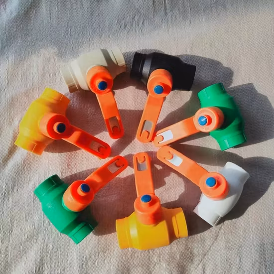 Manija de hierro Válvula de bola de plástico PPR de unión doble de tubería de bola de compresión PPR completa