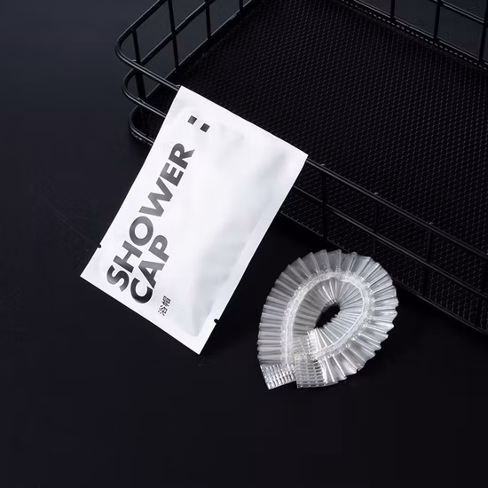 Las mujeres negras usan el kit de pistola rociadora de bidé de mano de ducha Shattaf de latón para el baño